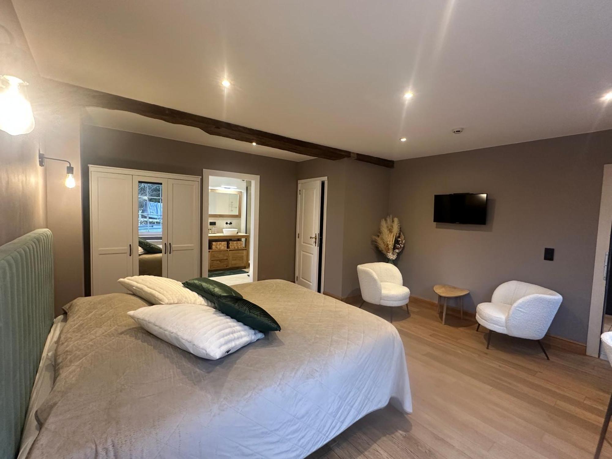 Hostellerie De La Chapelle Малмеди Екстериор снимка